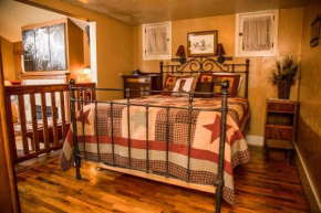 Mummy Mtn Suite 1 Bedroom suite with fireplace and jacuzzi tub